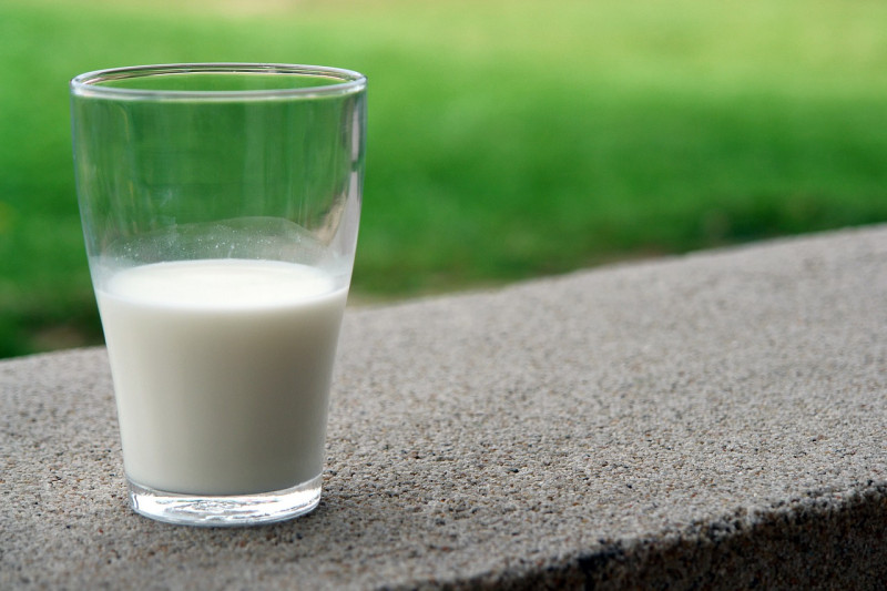 Переизбыток молока на Алтае связан со снижением покупательской способности – Олег Махнаков 